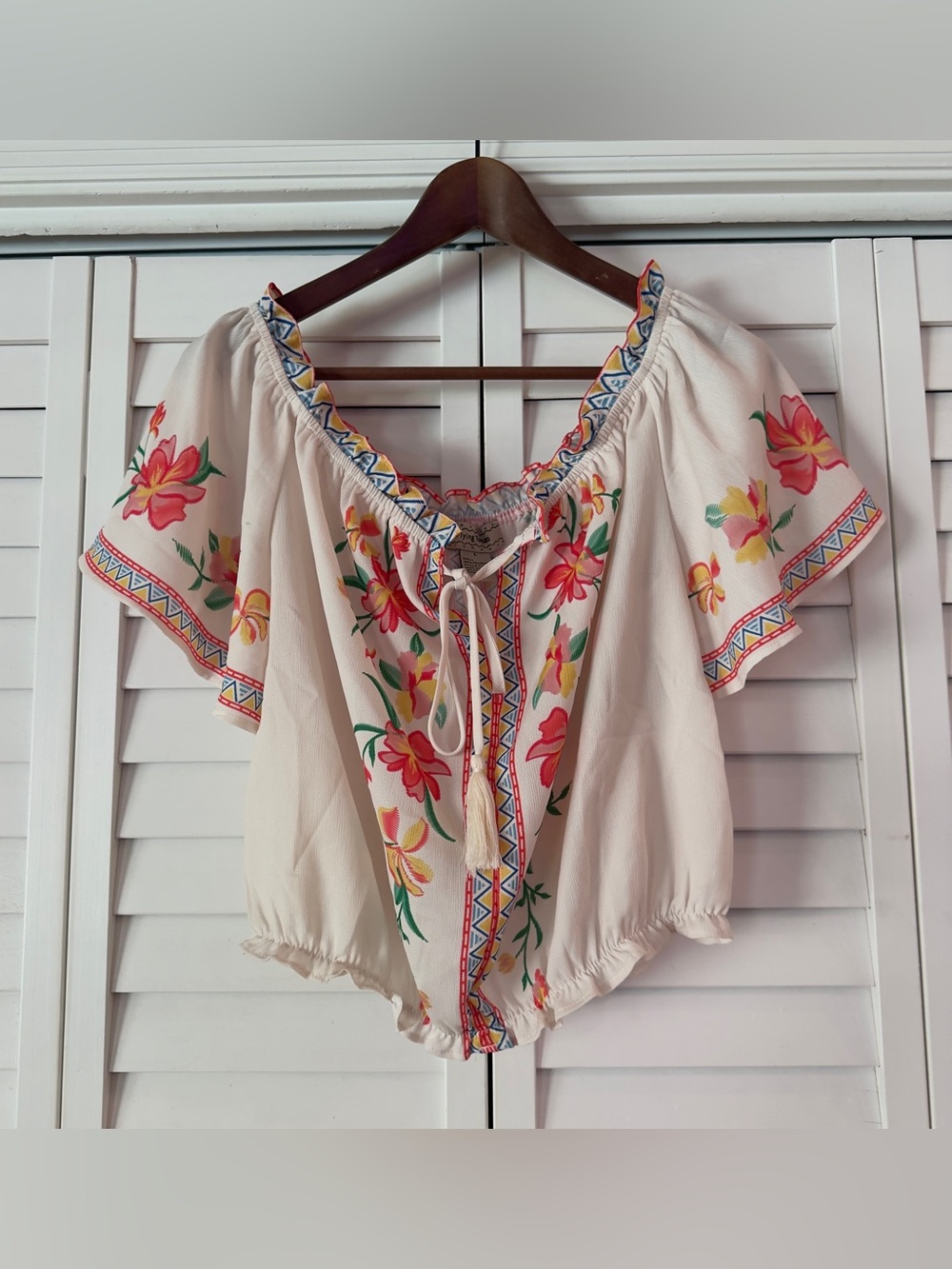 Flying Tomato Cream Colorful Floral Flutter Sleeve Crop Blouse - Size L